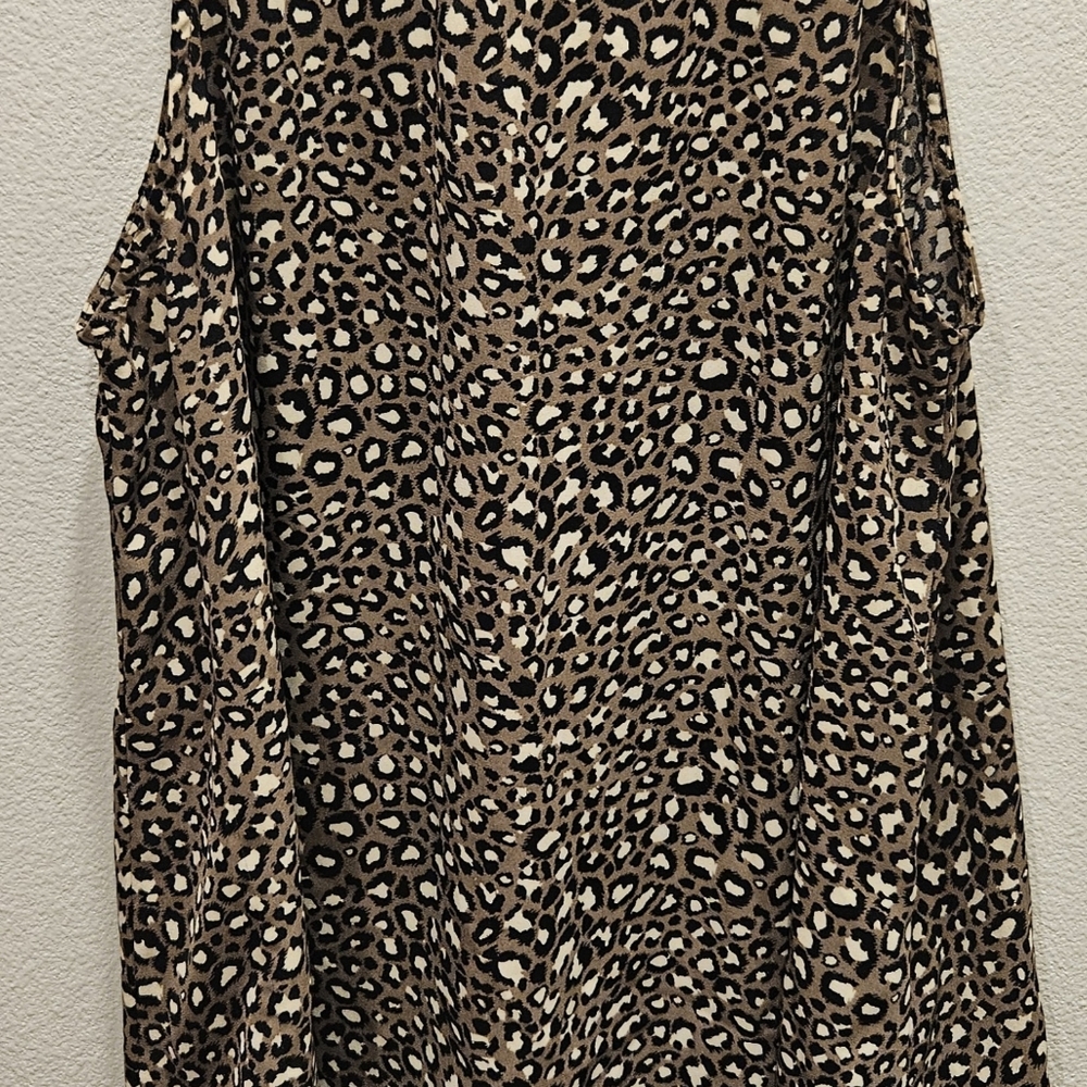 Leopard Print Sleeveless Top - Picture 2 of 3